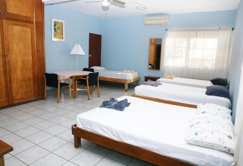 اتاق استاندارد چهار تخته, Valerie