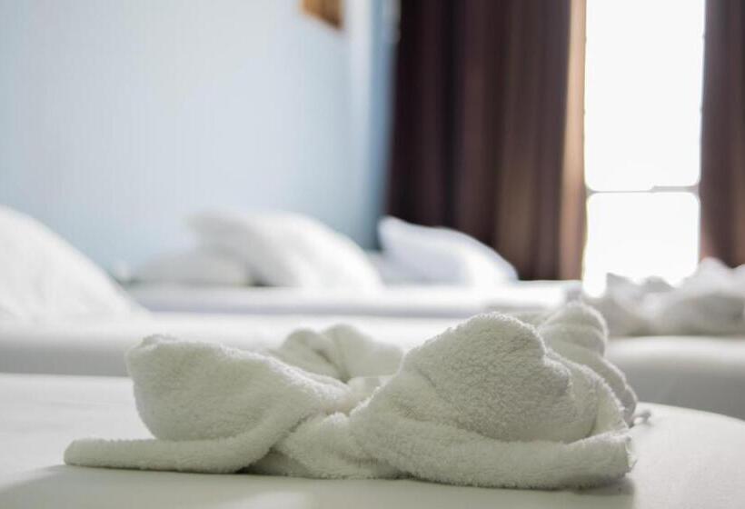 اتاق استاندارد چهار تخته, Valerie