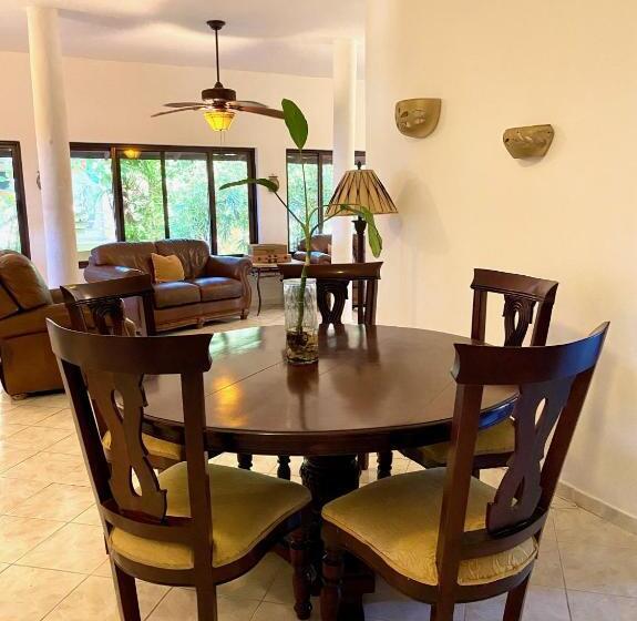 דירת חדר נוף לים, Alegria