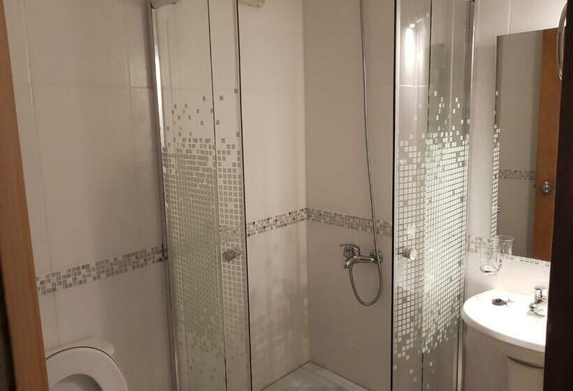 اتاق استاندارد چهارنفره با بالکن, Casa De Piedra