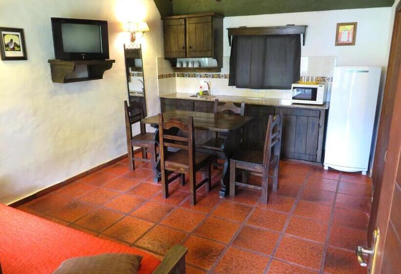 بانگلوی لوکس, Casa De Piedra