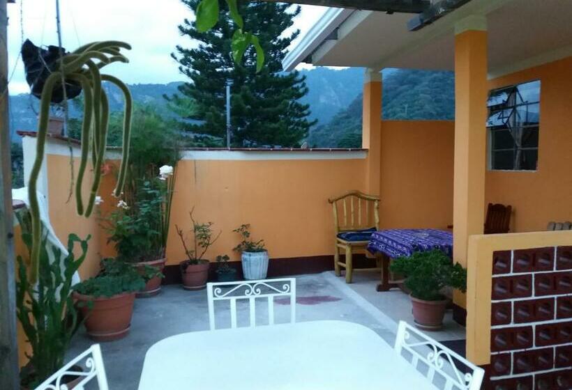 اتاق استاندارد سه نفره, Hospedaje El Viajero