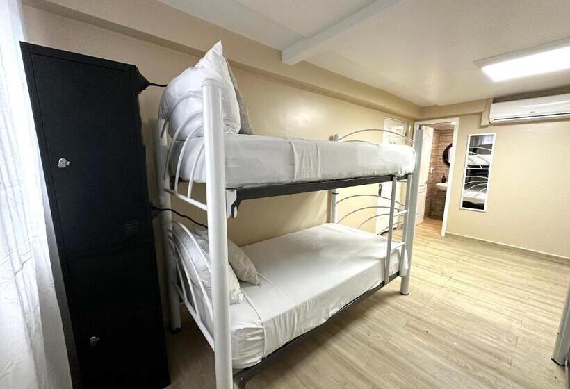 חדר סטנדרט לארבעה, Magnolia Inn
