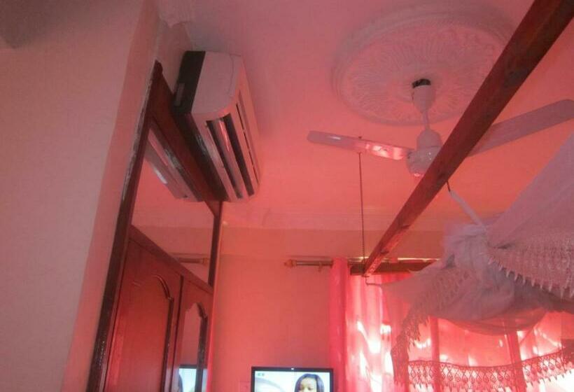 اتاق لوکس, The Dreamer