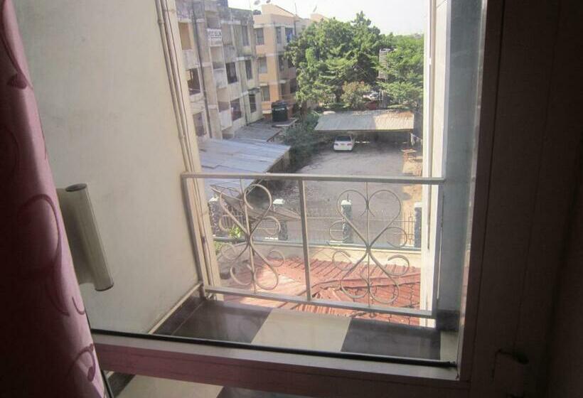 اتاق استاندارد یک نفره, The Dreamer