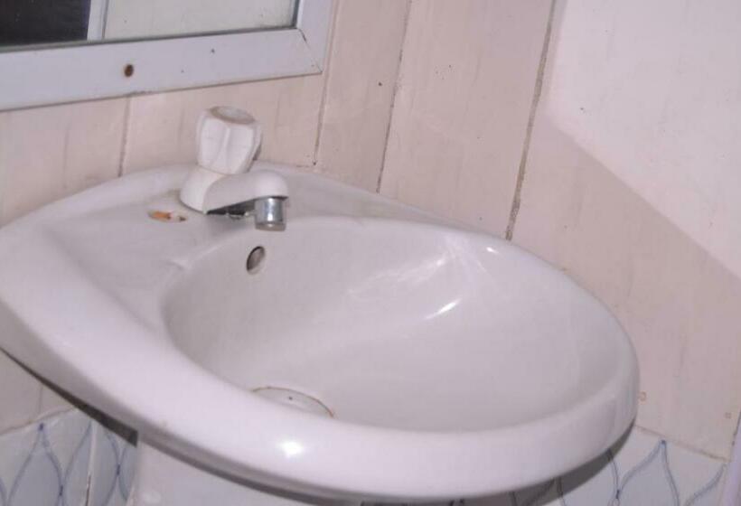 اتاق لوکس, The Dreamer