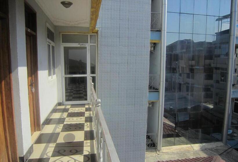 سوییت لوکس, The Dreamer