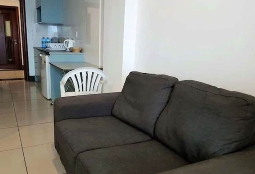 اتاق خانوادگی, Tungi Colonnade