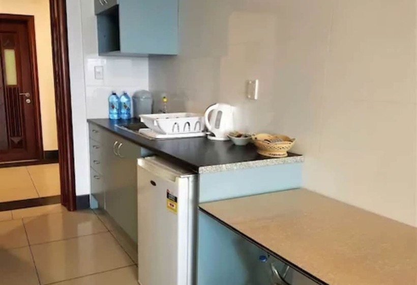 اتاق خانوادگی, Tungi Colonnade