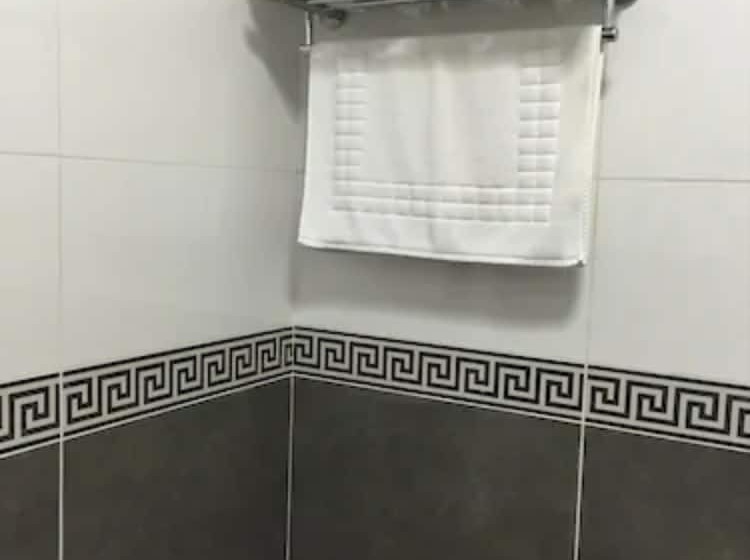 اتاق خانوادگی, Tungi Colonnade