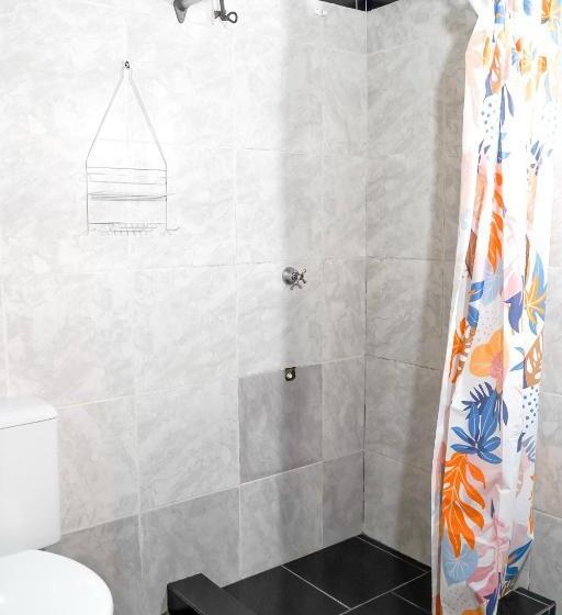 اتاق استاندارد یک نفره, Nomada Hostel