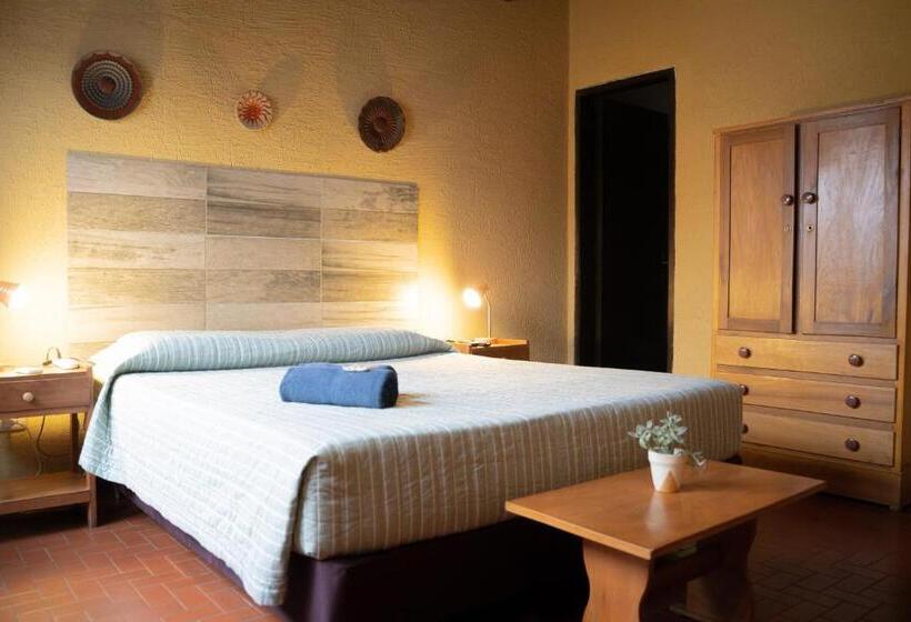 اتاق راحتی سه تخته, Nomada Hostel