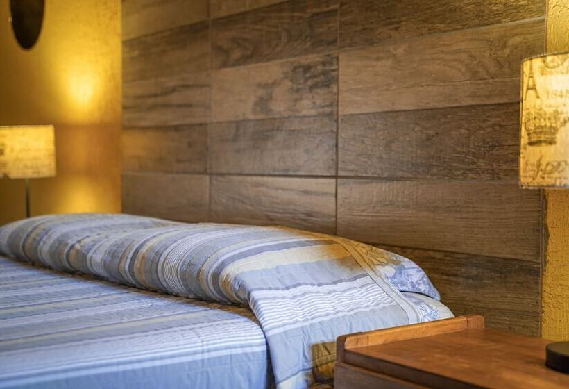 اتاق استاندارد یک نفره, Nomada Hostel