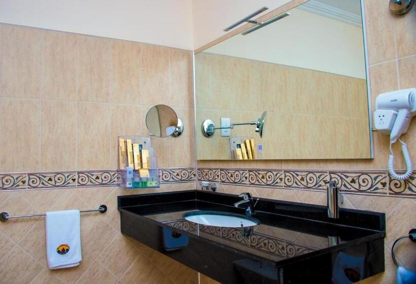 غرفة قياسية سرير كينج, Sunrise Beach Resort