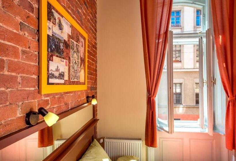 غرفة قياسية, Post House Rooms