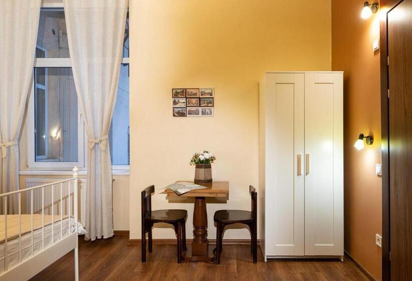 غرفة قياسية, Post House Rooms