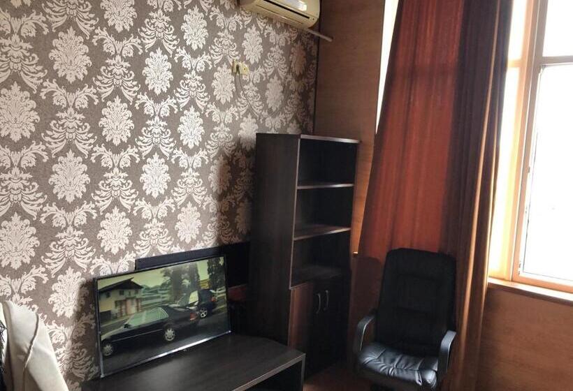 سوییت, Greek Hotel Hostel