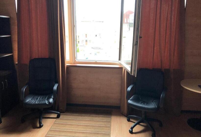 سوییت, Greek Hotel Hostel