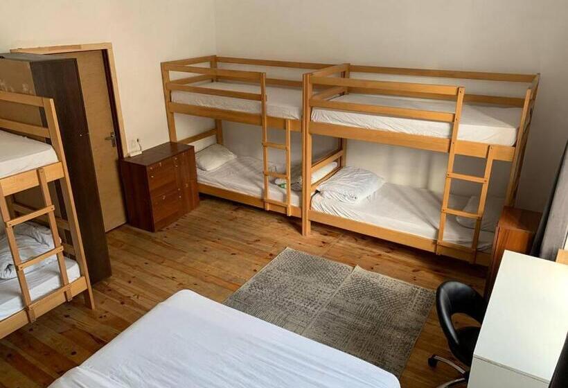 اتاق خانوادگی, Bandera Hostel
