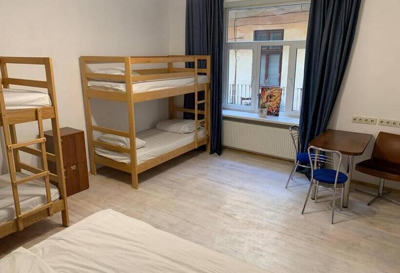 اتاق خانوادگی, Bandera Hostel