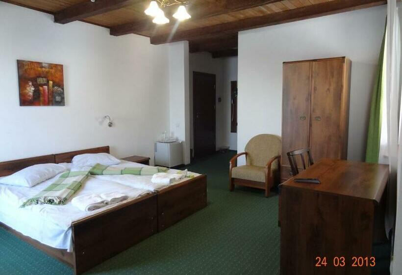 جناح جونيور, Alpenhof Pansion