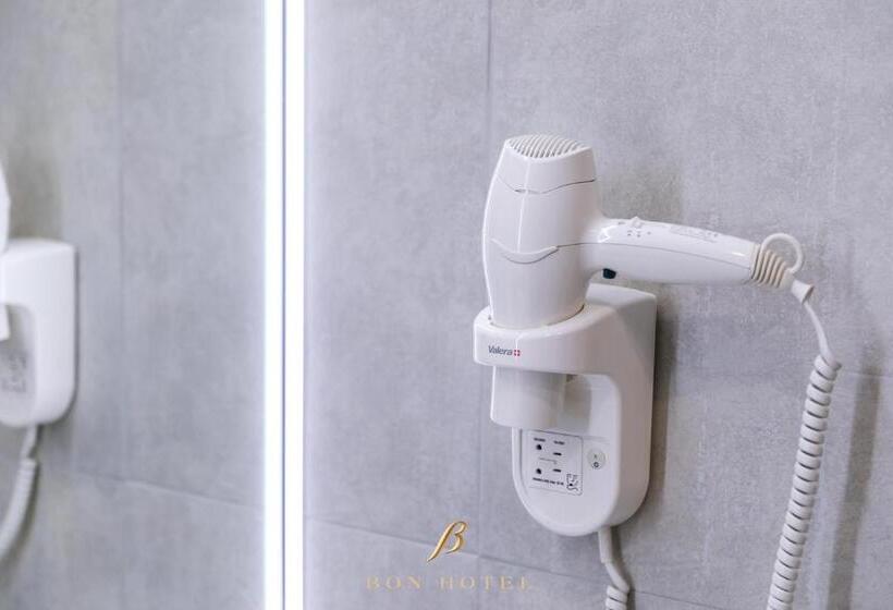 اتاق سوپریور, Bon