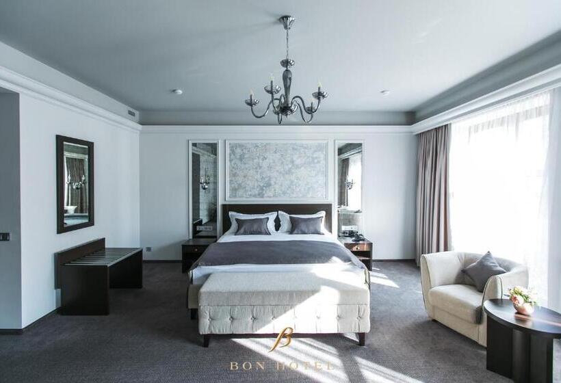 اتاق سوپریور, Bon