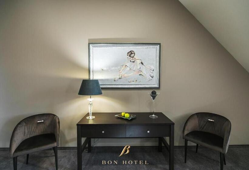 سوییت اجرایی, Bon