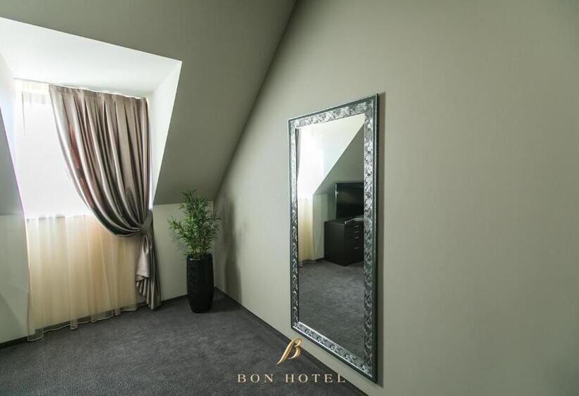 سوییت اجرایی, Bon