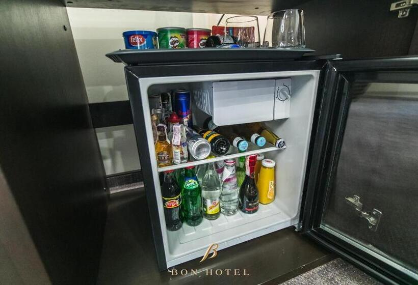 سوییت اجرایی, Bon