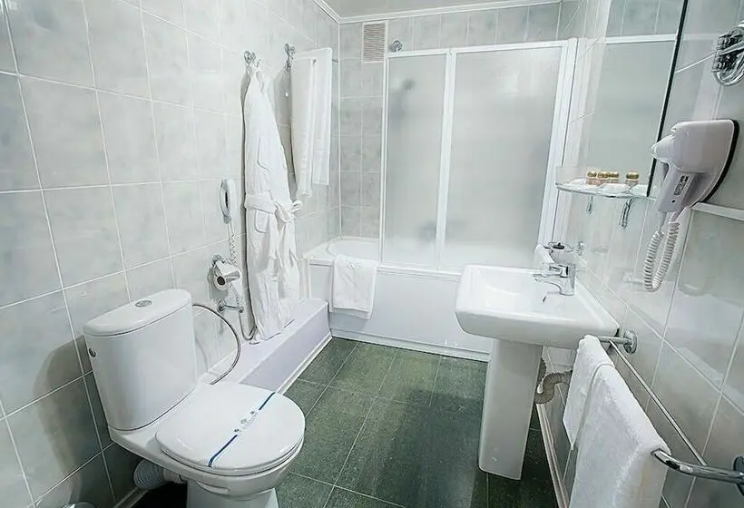 Standard-huone, Britaniya