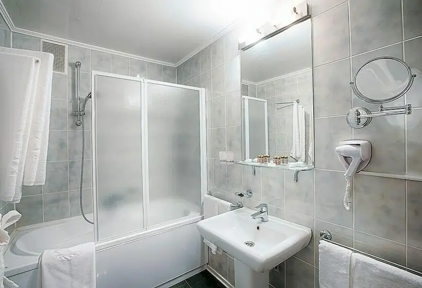 Standard-huone, Britaniya