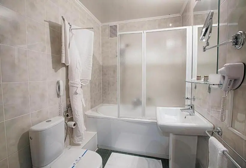 Standard Yhden Hengen Huone, Britaniya