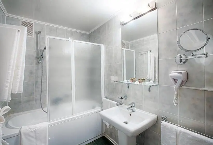 Standard-huone, Britaniya