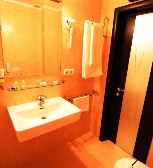 اتاق پرمیوم, Britaniya