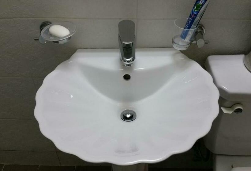 스탠다드 룸, Coups