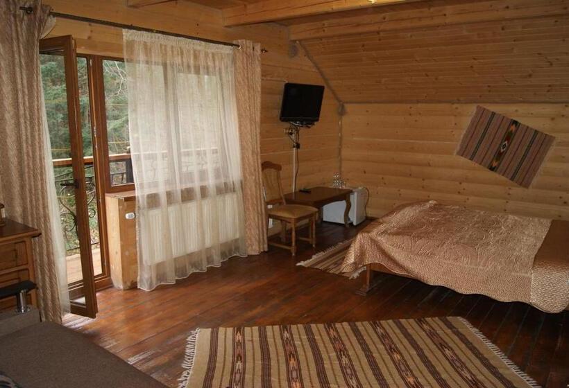 سوئیت جونیور با چشمانداز کوهستان, Dykyi Med