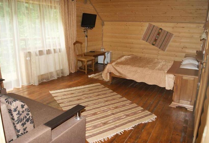 سوئیت جونیور با چشمانداز کوهستان, Dykyi Med