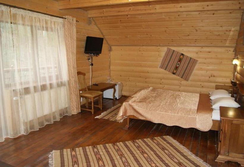 سوئیت جونیور با چشمانداز کوهستان, Dykyi Med