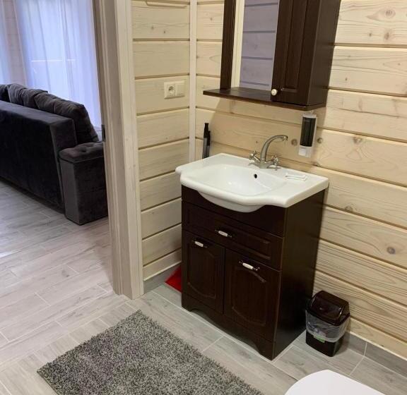 کلبه ییلاقی, Dykyi Med