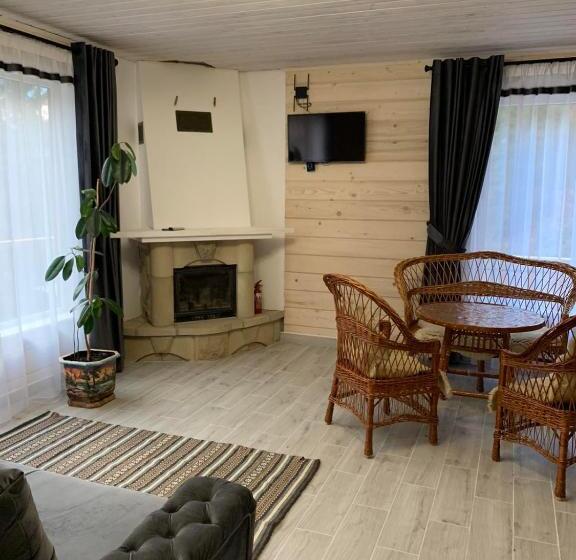 کلبه ییلاقی, Dykyi Med