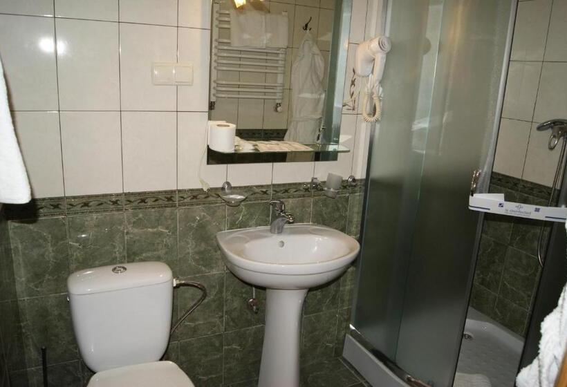 سوئیت جونیور با چشمانداز کوهستان, Dykyi Med