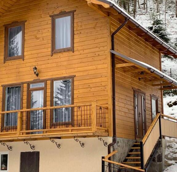 کلبه ییلاقی, Dykyi Med