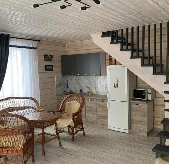 کلبه ییلاقی, Dykyi Med