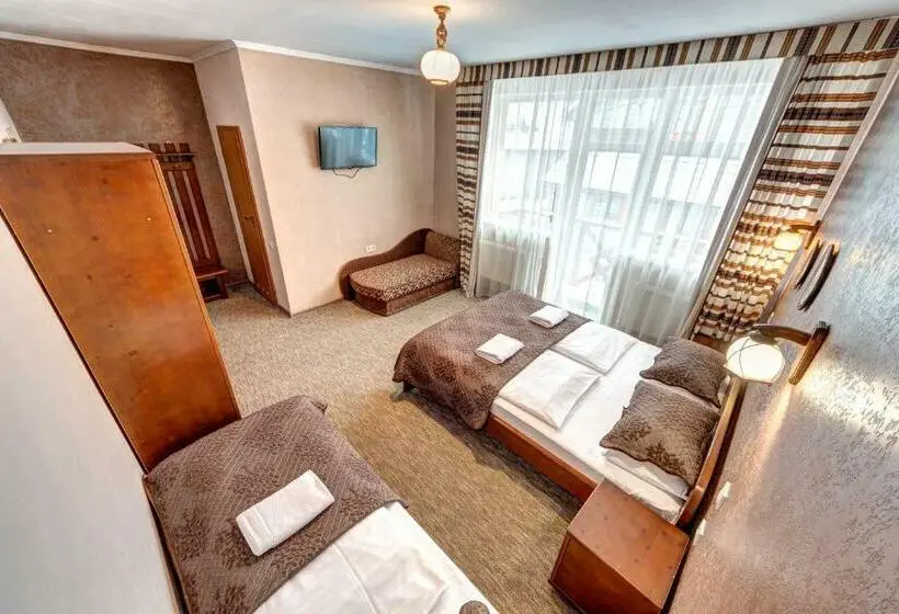 Habitació Triple Superior, Gutsulia