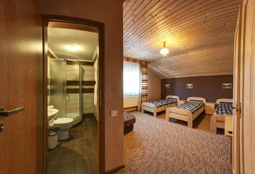 Habitació Triple Estàndard, Gutsulia