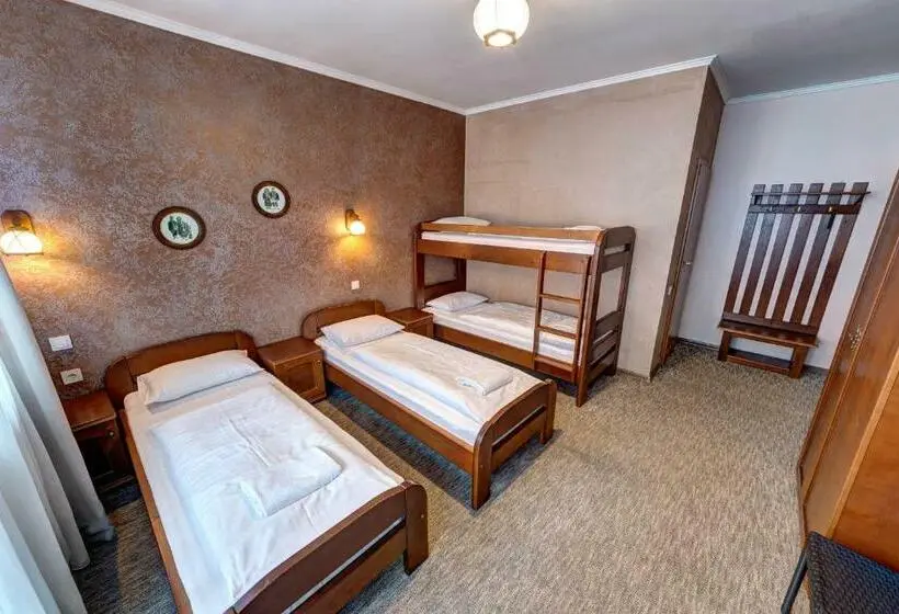 Habitació Quàdruple Estàndard, Gutsulia