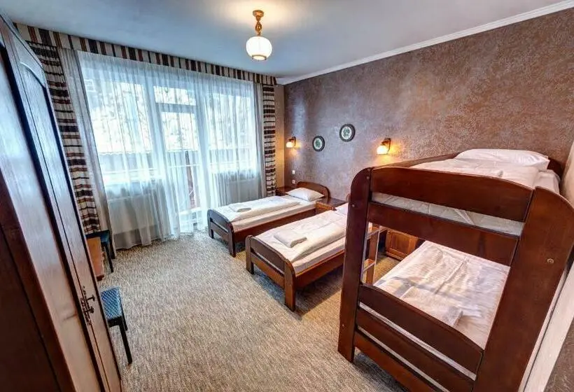Habitació Quàdruple Estàndard, Gutsulia