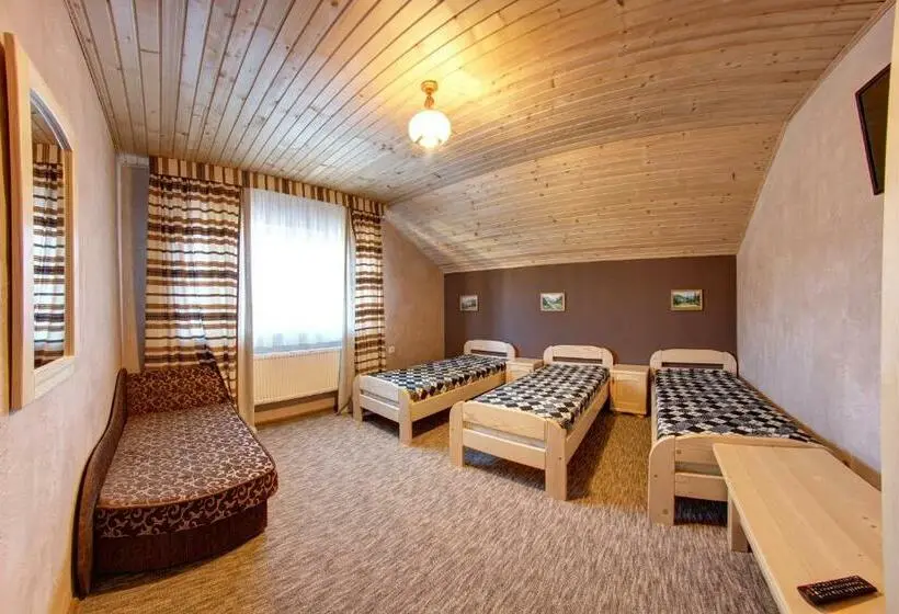 Habitació Triple Estàndard, Gutsulia