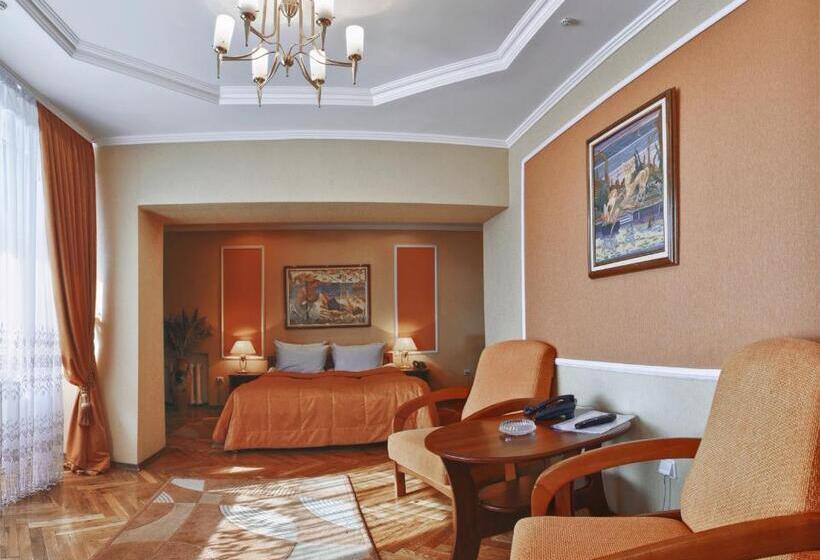 Suite Familiar, Hetman